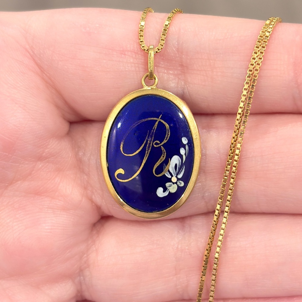 Vintage 18K R Monogram Pendant, Antique Dark Blue Enamel, Gold Floral - Picture 3 of 17